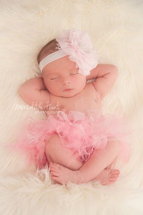 Foto Newborn, Newborn Photography Poses, Newborn Baby Photoshoot, Baby Poses, Newborn Baby Photos, Newborn Poses, Foto Baby, Newborn Shoot, Newborn Baby Photography