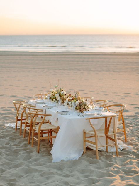 Small Intimate Beach Wedding, Beach Wedding Dinner, Small Intimate Wedding Ideas, Wedding Ideas Beach, Intimate Beach Wedding, Rustic Beach Wedding, Dreamy Beach, Beach Dinner, Napa California