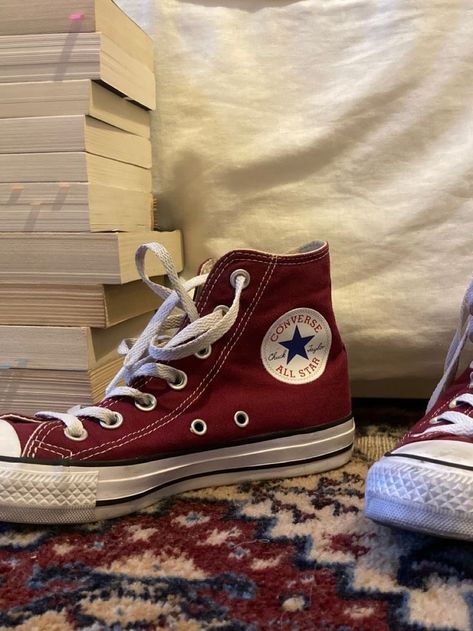 red converse Kaptan Jack Sparrow, A Good Girls Guide, Good Girls Guide, Chica Cool, Dr Shoes, Red Converse, Good Girls, Aesthetic Shoes, Downtown Girl