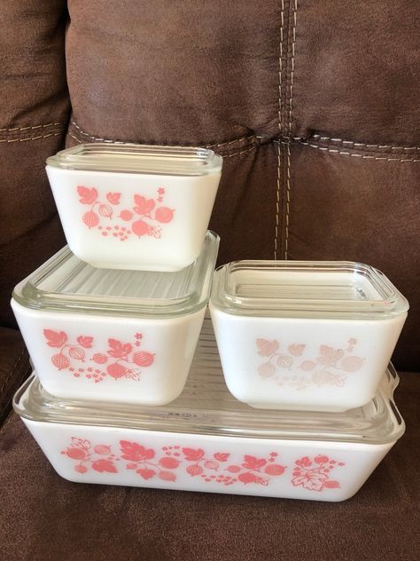 Antique Dishes Collectible, Gooseberry Pyrex, 1950s Aesthetic, Pink Gooseberry, Thrift Wishlist, Vintage Pyrex Dishes, Pyrex Dishes, Casserole Dish Set, Pink Pyrex