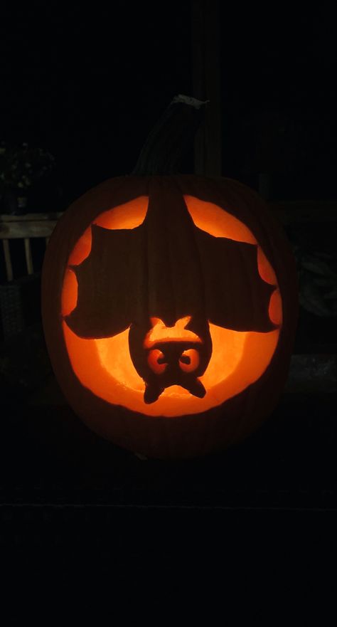 Bat Jackolantern, Pumpkin Carving Bat, Bat Pumpkin Carving, Lantern Pumpkins, Up Pumpkin, Inflatable Pumpkin, Halloween Candy Bowl, House Porch, Bat Pumpkin