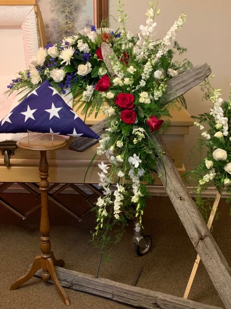 Memorial Day Church Decorations, Fourth Of July Flower Arrangements, Patriotic Arrangements, Patriotic Flower Arrangements, Church Table, Military Cross, Memorial Table, Alter Decor, Urn Arrangements