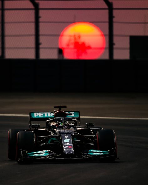 Mercedes-AMG PETRONAS F1 Team on X: "https://t.co/2s9vEsUTu6" / X Mercedes Girl, Mercedes Petronas, Watch F1, Petronas F1, Formula 1 Car Racing, Sports Aesthetic, Amg Petronas, Formula 1 Car, F1 Racing