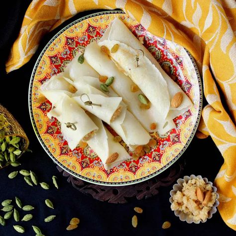 A bengali dessert made of condensed milk . Patishapta pitha recipe is one of the most renowned and scrumptious Bengali pitha recipes which is compulsorily prepared in every Bengali house during “Poush Parbon”. In short, “Makar Sankranti” is incomplete without patishapta for bengalis. It is hugely popular in West Bengal and Bangladesh. Bengali patishapta recipe is a type of stuffed pancake where coconut-mawa-jaggery stuffing is placed on an all-purpose flour-rice flour-semolina battered crepe and Rice Flour Pancakes, Pitha Recipe, Foodgawker Recipes, Desserts Around The World, Clam Recipes, Snacks To Make, Vegetarian Snacks, Rice Flour, Dried Fruits