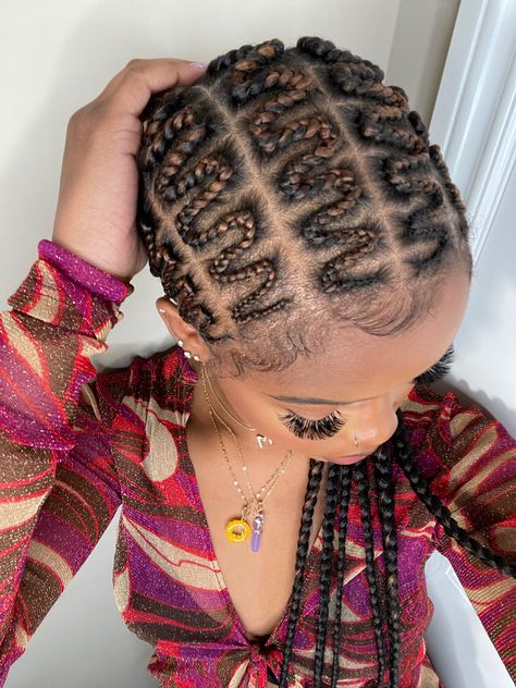 Swirly Cornrows, Swirl Braids, Braids Twist Hairstyles, Braids To The Back, Protective Braids, Braids Ideas, Braids Twist, Woman Hair, Twist Hairstyles