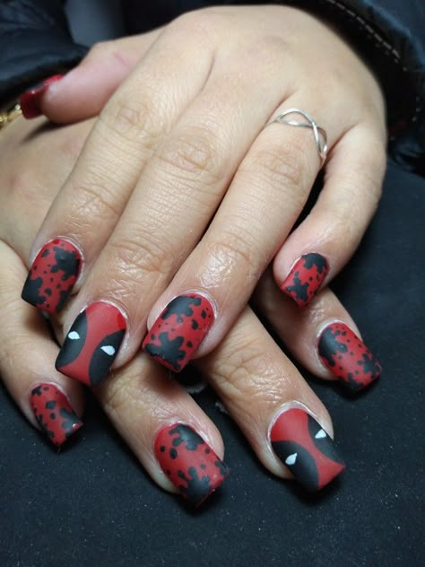 Deadpool Acrylic Nails, Deadpool Inspired Nails, Deadpool Nails Acrylic, Deadpool And Wolverine Nail Art, Wolverine Nail Art, Deadpool Nail Art, Deadpool And Wolverine Nails, Batman Nails Design, Marvel Nails Designs