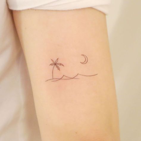 minimalistic beach tattoo California Fine Line Tattoo, Goa Tattoo Ideas, Minimalistic Beach Tattoo, Minimal Beach Tattoo, Beach Wave Tattoo Ideas, Beach Minimalist Tattoo, Simple Beach Tattoo, Tiny Beach Tattoos, California Tattoo Ideas