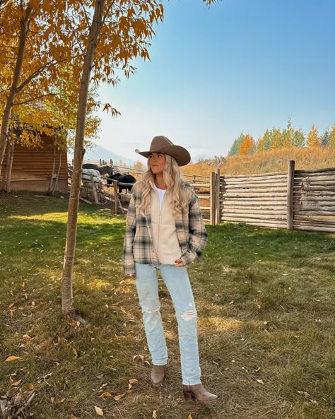 Womens Western Riding Outfits, Cute Fits With Cowgirl Boots, How To Style Cowgirl Boots Winter, Tennessee Aesthetic Outfits, Soft Cowboy Aesthetic, How To Style Cowgirl Boots With Jeans, Outfit With Cowboy Boots For Women, Cowgirl Boots Winter Outfit, Western Boho Outfits Women