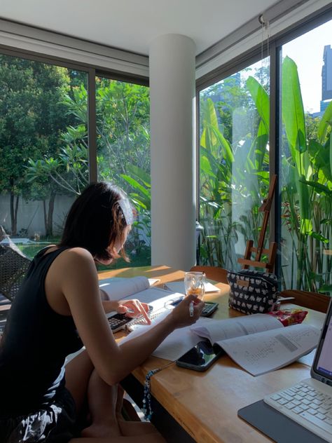 Summer Office Aesthetic, Woman Studying Aesthetic, Internship Aesthetic Vision Board, Vijen Board, Studying Outside Aesthetic, Summer Study Aesthetic, Working From Home Aesthetic, Someone Studying, Working Pictures