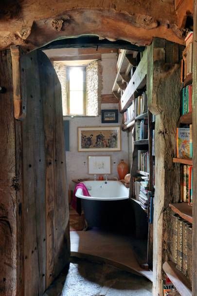 Country Style Bathrooms, Interior Design Rustic, Country Bathroom, Cosy Living Room, Wooden Bathroom, Rustic Bathrooms, Solid Core, Bathroom Pictures, Rustic Bathroom