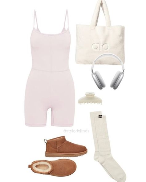 Aritzia Jumpsuit Outfit, Alo Socks, Aritzia Jumpsuit, Coastal Cowboy, College Fits, Fashion Vibes, Jumpsuit Outfit, Virtual Stylist, Outfits 2022