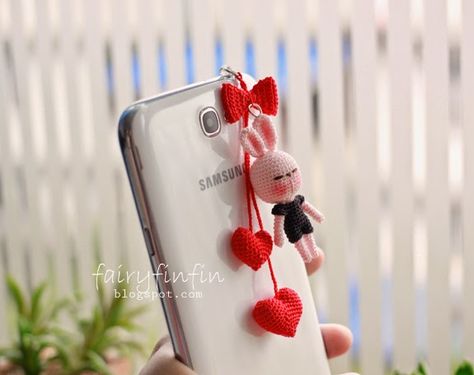 fairyfinfin: Rabbit doll, cute Phone Charm, Accessories, Phone... Mobile Charms, Beads Craft Kids, Phone Case Holder, Crochet Phone Cases, Crochet Mobile, Crochet Hack, Rabbit Doll, Crochet Brooch, Crochet Rabbit