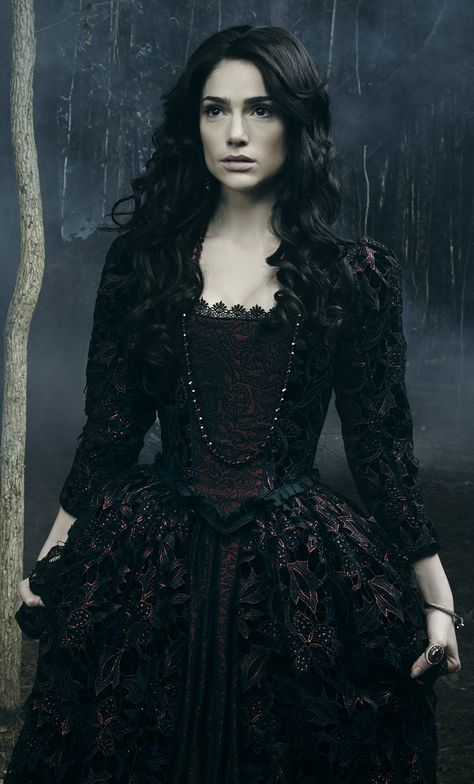 Salem - Midnight Never Come - Review: "Now THIS Was the Best Episode Yet!" Mary Sibley, Janet Montgomery, Victorian Goth, Medieval Dress, Gothic Beauty, Gothic Girls, Dark Beauty, Fantasy Fashion, Historical Fashion