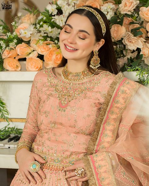 Hania Amir Smile, Long Hair And Short Hair, Liquid Cat, Natural Dramatic, Trendy Cocktail Dresses, Saree Hairstyles, Party Eyes, Hania Amir, Urdu Novel