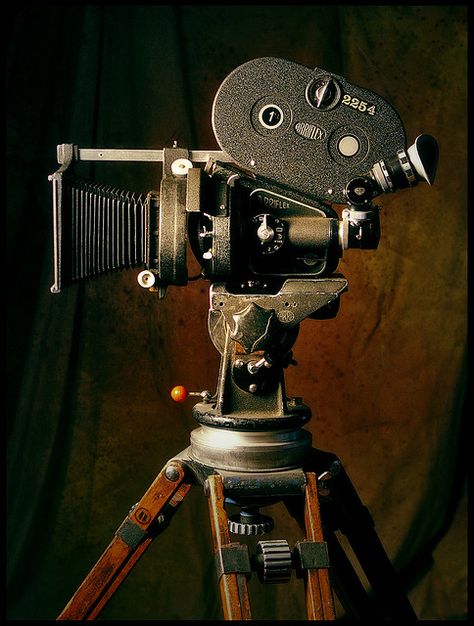 Arriflex IIc Old Movie Camera, Fotocamere Vintage, Antique Cameras, Old Movie, Old Cameras, Classic Camera, Movie Camera, Old Camera, Foto Art