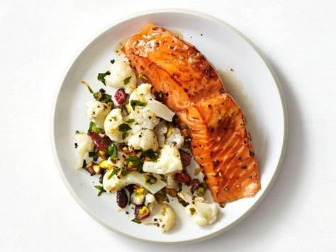 Soy-Maple Salmon with Cauliflower and Pistachios Maple Salmon Recipes, Maple Salmon, Pistachio Recipes, Healthy Salmon Recipes, Healthy Salmon, Fish Recipes Healthy, Healthy Fish, Salmon Recipe, Kitchen Food