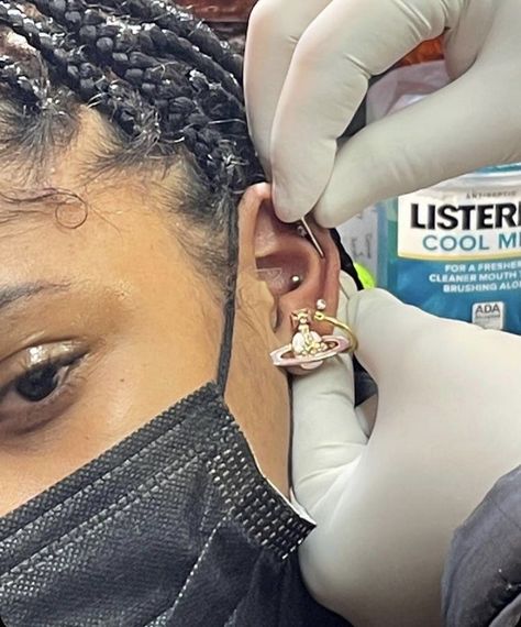 Job Aesthetic, Pretty Piercings, Types Of Ear Piercings, Cool Ear Piercings, Pretty Ear Piercings, Cool Piercings, Cute Ear Piercings, Cute Piercings, Dope Jewelry