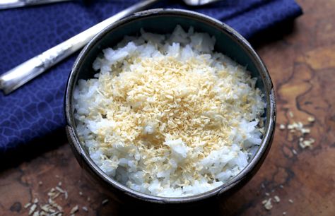 Authentic Coconut Sticky Rice (Super Easy!) Sticky Coconut Rice, Sticky Rice Recipe, Best Coconut Milk, Coconut Sticky Rice, Best Coconut Oil, Coconut Curry Chicken, Rice Ingredients, Coconut Rice, Jerk Chicken