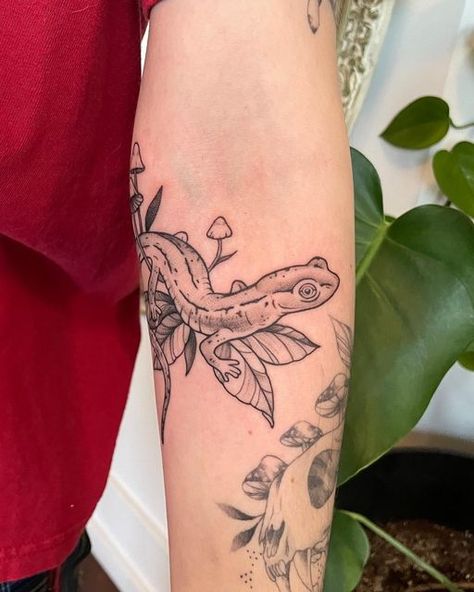 Lizard Flower Tattoo, Salamander Tattoo Design, Amphibian Tattoos, Salamander Drawing, Salamander Tattoo, Michigan Tattoos, Print Making Designs, Wildlife Tattoo, Lizard Tattoo