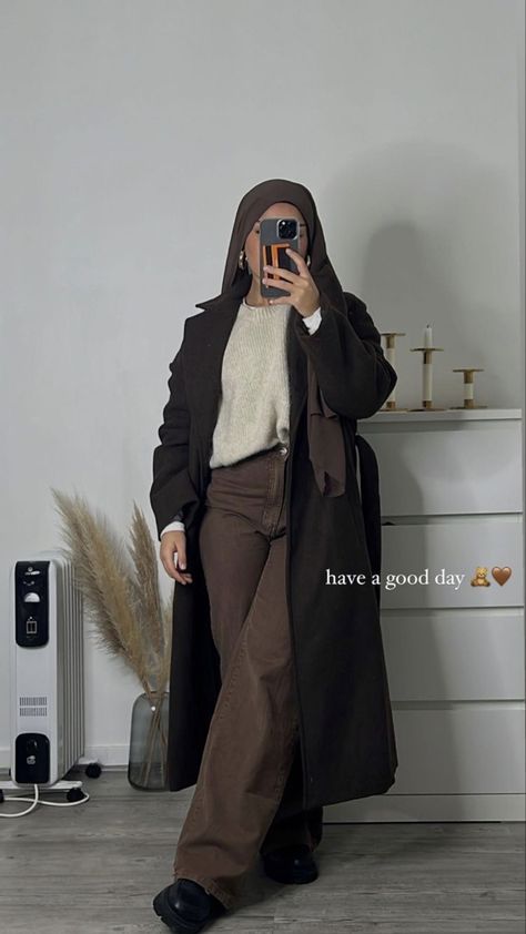 Doc Martens Outfit Hijab, Plus Size Hijab Outfits, Winter Fits Hijabi, Hijabi Uni Outfits, Modest Winter Outfits Muslim, Winter Modest Outfits Muslim, Hijab Fashion Plus Size, Hijabi Fall Outfits, Plus Size Hijabi Outfits