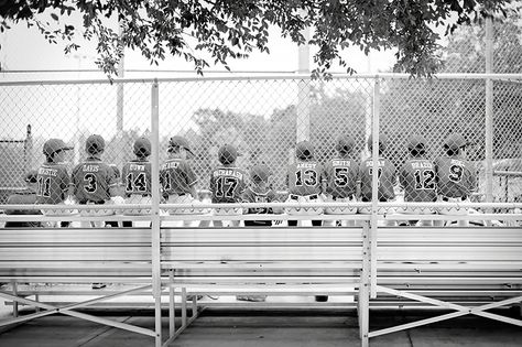 Great baseball picture Baseball Sliding Pictures, Baseball Team Pictures, Baseball Sliding, Baseball Poses, Softball Picture, Sports Team Photography, Baseball Pics, Baseball Girlfriend, Baseball Photography