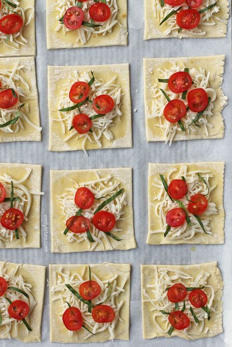 Caprese Tarts - Emily Bites Emily Bites, Puff Pastry Recipes, Snacks Für Party, Party Food Appetizers, Tomato Recipes, Food Platters, Tart Recipes, Pastry Recipes, Appetizers For Party