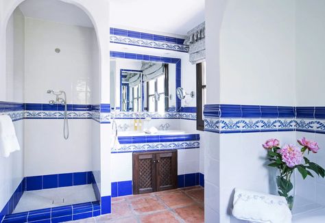 Andalusian Decor, White Bathroom Inspiration, House With A Pool, House In Spain, Spanish Restaurant, Bathroom Decor Colors, Spanish House, Bedroom House, Blue Tiles