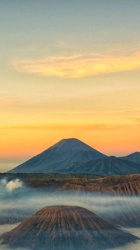 Aesthetic Mountain Pictures, Mount Aesthetic, Semeru Mountain, Bromo Mountain, Mountain Aesthetic, Western Wallpaper Iphone, Mountain Wallpaper, East Java, City Wallpaper