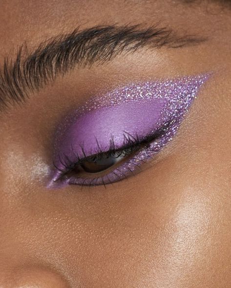 Purple Eye Shadow, Catrine Demew, Make Up Concealer, Purple Makeup Looks, Make Up Designs, Mekap Mata, Stila Cosmetics, Purple Eye Makeup, Clawdeen Wolf