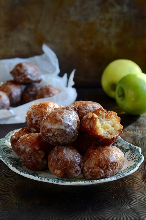 Double glazed apple fritter donuts. Sub cider for milk, use brown sugar and add 1t vanilla. Recipe Developer, Apple Fritter, Berry Tart, Doughnut Recipe, Apple Fritters, Donut Recipes, Breakfast Time, Sweet Onion, Cake Flour