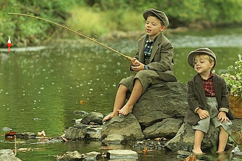 Life Is A Dream, Fishing Photography, Artistic Pictures, Friendship Humor, Boy Fishing, Kids Fishing, American Children, Pose Reference Photo, Art Poses