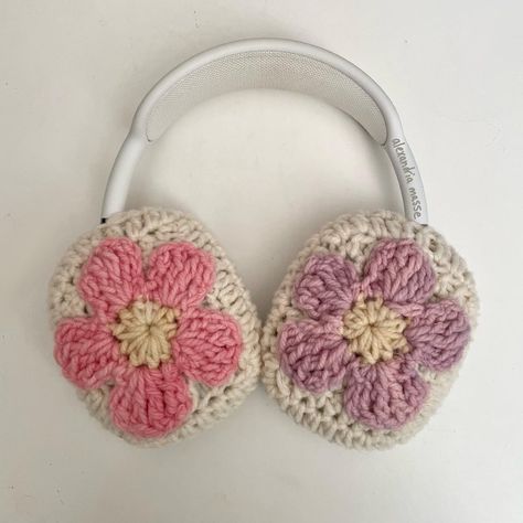 Foundation Half Double Crochet, Crochet Apple, Bookmark Crochet, Airpod Max, Crochet Case, Airpods Max, Crochet Leaves, Crochet Fashion Patterns, Crochet Diy