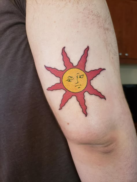 First tattoo - Warrior of the Sunlight emblem from dark souls serie https://ift.tt/2N1gtTf #tattoo #tattoos #tat #tats Dark Souls Solaire, Dark Souls Tattoo, Dahlia Tattoo, Russian Tattoo, Soul Tattoo, Traditional Tattoo Sleeve, Fantasy Tattoos, Fire Tattoo, Sun Tattoos