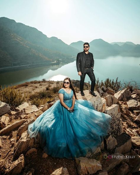 Hills Pre Wedding Shoot, Bahubali Hills Pre Wedding, Bahubali Hill Udaipur Pre Wedding, Pre Wedding Photoshoot Beach, Pre Wedding Photoshoot Props, Indian Wedding Poses, Groom Photoshoot, Pre Wedding Photoshoot Outfit, Pre Wedding Videos