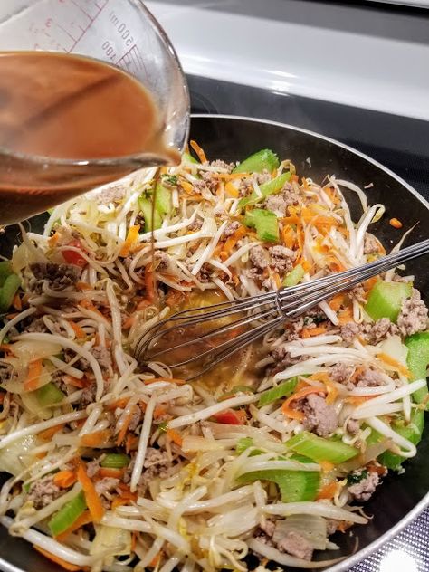 Chop Suey Recipe Chinese, Chop Suey Recipe, Canadian Recipes, Beef Chops, Easy Stir Fry Recipes, Homemade Chinese Food, Chow Mein Recipe, Food Recipes Easy, Running Mom