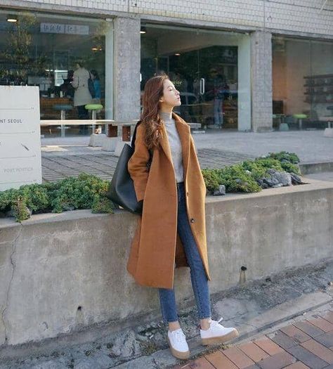 Autumn Colors for Chic Attire Korea Autumn Outfit Korean Street Styles, Moda Ulzzang, Japan Fits, Korean Winter Outfits, Mantel Outfit, Winter Mode Outfits, Korea Trip, Korean Winter, Korean Fashion Winter