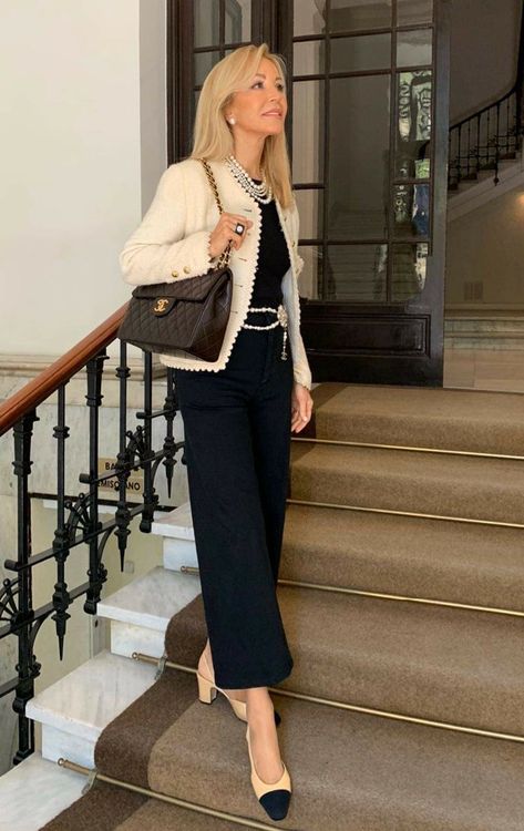 Chic Daily Outfit, Rich Grandma Outfit, Old Mom Outfits, Rich Wife Outfit, Chanel Outfit Classy, Chanel Outfit Classy Chic, Old Money Fashion, Casual Outfits For Work, Money Fashion