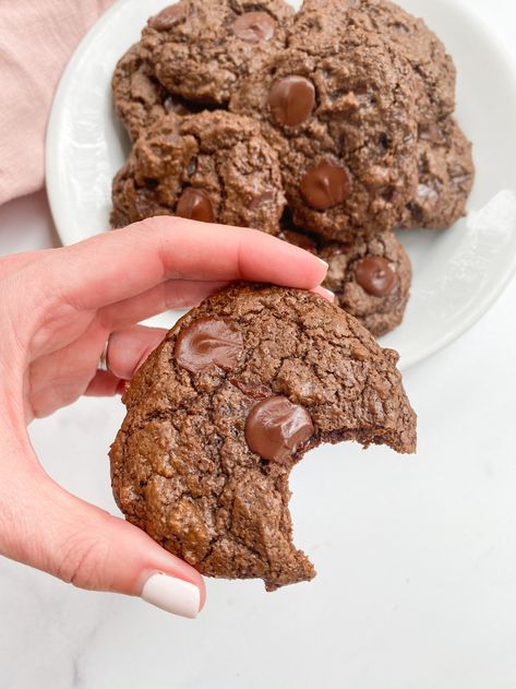 Double Chocolate Super Cookies Peachie Spoon, Super Cookies, Healthy Protein Snacks, Peanut Butter Powder, Unsweetened Applesauce, Coconut Yogurt, Vanilla Protein Powder, Chewy Cookie, Protein Snacks