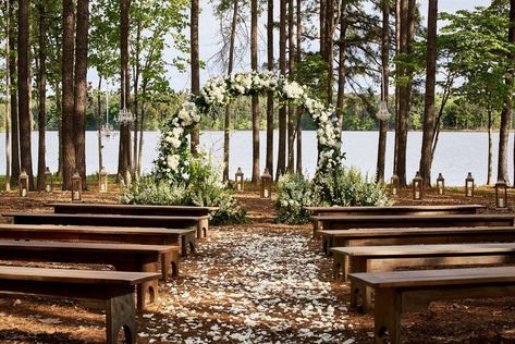 18 Lakeside Wedding Venues for the Ultimate Waterfront Event - WeddingWire Lake Wedding Venues, Atlanta Wedding Venues, Georgia Wedding Venues, Lake Oconee, Cheap Wedding Venues, Garden Wedding Venue, Weddings By Color, Lakeside Wedding, Inexpensive Wedding