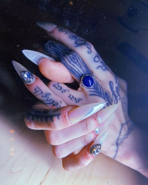 Grimes Artwork, Claire Boucher, Artsy Pictures, Dir En Grey, Fashion Aesthetics, Body Mods, I Icon, Aesthetic Backgrounds, Swag Nails