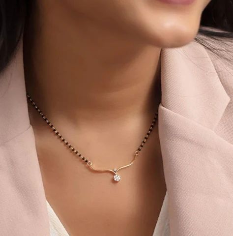 Dailywear Simple Diamond Mangalsutra – Abdesignsjewellery Minimalist Mangalsutra, Modern Mangalsutra Designs, Necklace Design Ideas, Diamond Mangalsutra Designs, Gold Necklace Design, Women Gold Necklace, Mangalsutra Design, Black Beads Mangalsutra, Black Beads Mangalsutra Design