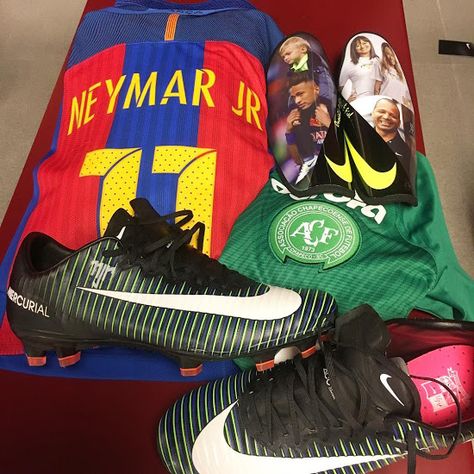 BREAKING: Neymar Shows Off Nike Mercurial Vapor 11 Boots - Footy Headlines Neymar Shoes, Neymar Boots, Best Soccer Shoes, Neymar Barcelona, Neymar Football, Soccer Boots, Green Boots, Football Is Life, Nike Vapor