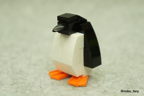 Explore nobu_tary's photos on Flickr. nobu_tary has uploaded 291 photos to Flickr. Lego Micro Builds, Lego Penguin, Lego Zoo, Easy Lego Creations, Desk At Work, Lego Challenge, Lego Micro, Lego Sculptures, Construction Lego