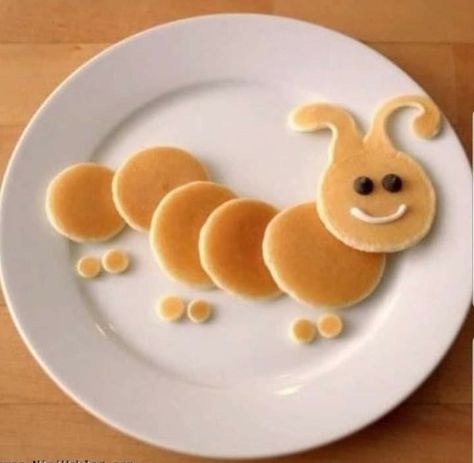 Easy Pancake Shapes, Hot Cakes Decorados, Pancakes Decoration, Pancake Animals, Fun Kid Breakfast, Kid Breakfast, Birthday Pancakes, Pancake Shapes, Creative Breakfast