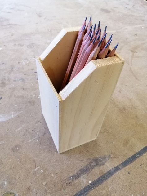 Woodworking Plans Pencil Caddy, Small Easy Woodworking Projects, Wooden Office, Rainbow Classroom, Woodworking Project Plans, Woodworking Projects For Kids, Woodworking Inspiration, Woodworking Projects That Sell, Wood Works