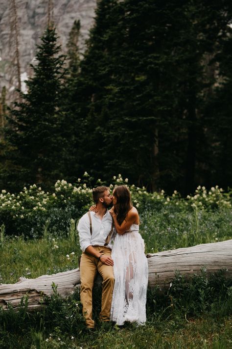 Bridals In The Mountains, Casual Mountain Elopement, Mountain Elopement Groom Attire, Colorado Photoshoot Locations, Eloping In The Mountains, Casual Elopement Photos, Colorado Elopement Photography, Mountain Elopement Photos, Rmnp Elopement