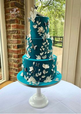 Dark Teal And Fuschia Wedding, Teal Blue Wedding Cake, Dark Teal Wedding Cake, Teal Wedding Cake Ideas, Teal Wedding Cakes, Turquoise Wedding Cake, Dark Teal Weddings, Black Silver Wedding, Teal Wedding Cake