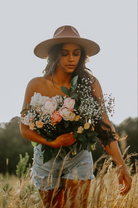 Tumblr Photoshoot, Cowgirl Photoshoot, Fairytale Photoshoot, Beautiful Photoshoot Ideas, Flower Model, Spring Photoshoot, Flower Photoshoot, Fun Photoshoot, Summer Photoshoot