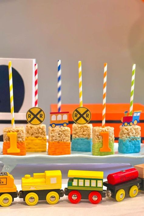 Train Rice Krispie Treats, Train Theme Food, Chugga Chugga Two Two 2nd Birthday Food, Train Cake Pops, Train Desserts, Train Dessert Table, Train Birthday Party Food, Train Theme Party, Train Party Favors