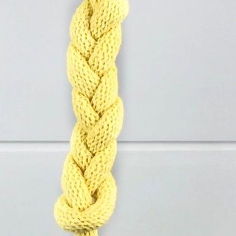 Kathy | Macrame Tutorials on Instagram: "How to tie a single strand braid. This is also called the caterpillar knot! 🐛 Use this knot to make a bracelet/necklace, as decorative endings to your macrame wall hangings, or even to tie the strings on your hoodie! ✨Please visit me on YouTube to learn more knots and macrame (link in bio) #macrameknots #braidstyles #macrameart #macrameinspiration #ihavethisthingwithtextiles #crafternoon #learnsomethingnew #macramemovement" Caterpillar Knot, Macrame Wall Hangings, Macrame Tutorials, Strand Braid, Macrame Knots, Macrame Tutorial, Macrame Art, A Bracelet, Macrame Wall